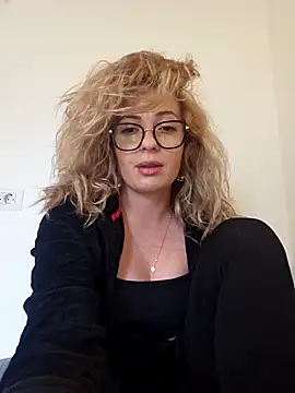 Selenna emma online show from 17, 9, 2025