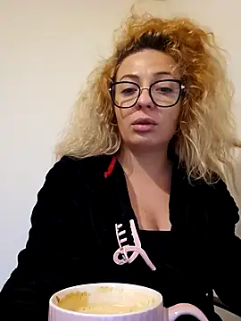 Selenna emma online show from 10, 11, 2025