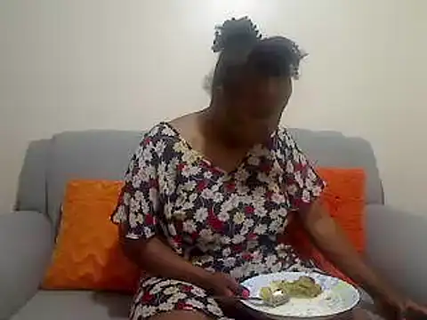 Snapshot of browndolly12 chatting on 16, 12, 2024 browndolly12 online show from 16, 12, 2024