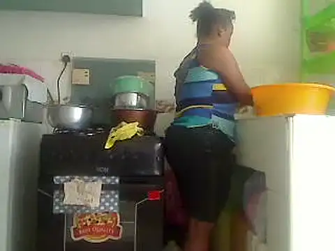 Snapshot of browndolly12 chatting on 23, 1, 2025 browndolly12 online show from 23, 1, 2025