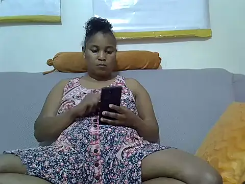 Snapshot of browndolly12 chatting on 14, 10, 2025 browndolly12 online show from 14, 10, 2025