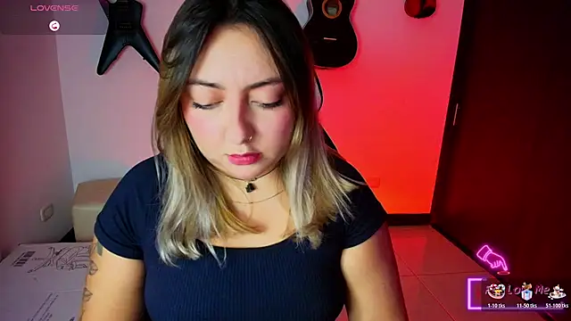 Snapshot of miaawild chatting on 14, 11, 2025 miaawild online show from 14, 11, 2025