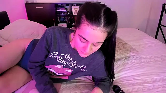 guccipussy1 online show from 5, 3, 2025
