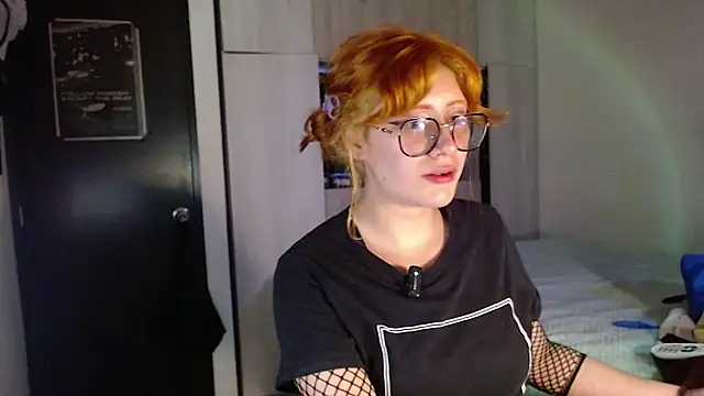 Snapshot of mariana124- chatting on 14, 12, 2025 mariana124- online show from 14, 12, 2025