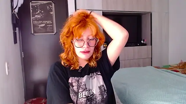 Snapshot of mariana124- chatting on 17, 12, 2025 mariana124- online show from 17, 12, 2025