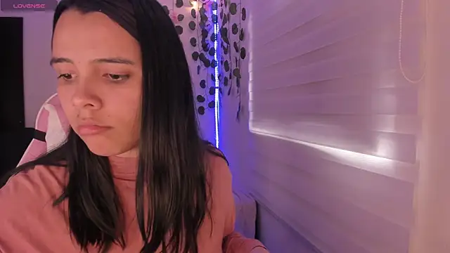 Snapshot of moonliiiight1 chatting on 2, 12, 2024 moonliiiight1 online show from 2, 12, 2024