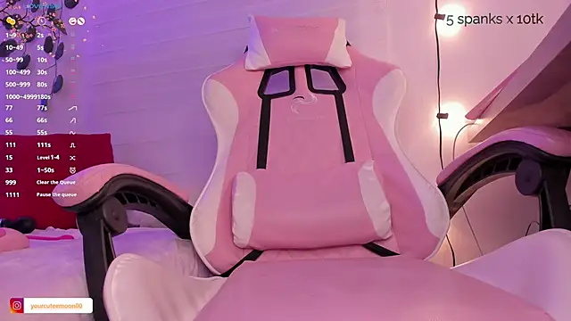 Snapshot of moonliiiight1 chatting on 19, 12, 2024 moonliiiight1 online show from 19, 12, 2024