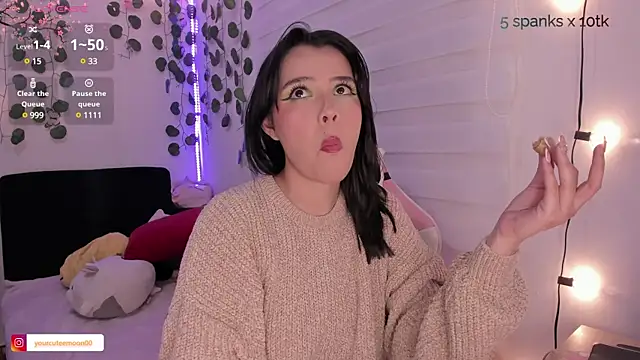 Snapshot of moonliiiight1 chatting on 20, 12, 2024 moonliiiight1 online show from 20, 12, 2024