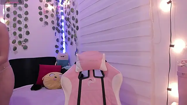 Snapshot of moonliiiight1 chatting on 24, 12, 2024 moonliiiight1 online show from 24, 12, 2024