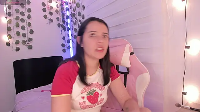 Snapshot of moonliiiight1 chatting on 16, 1, 2025 moonliiiight1 online show from 16, 1, 2025