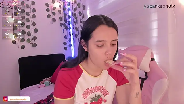 Snapshot of moonliiiight1 chatting on 16, 1, 2025 moonliiiight1 online show from 16, 1, 2025