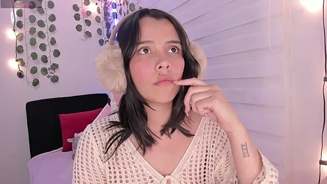 Snapshot of moonliiiight1 chatting on 25, 1, 2025 moonliiiight1 online show from 25, 1, 2025