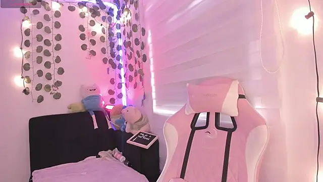 Snapshot of moonliiiight1 chatting on 7, 2, 2025 moonliiiight1 online show from 7, 2, 2025