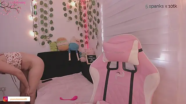 Snapshot of moonliiiight1 chatting on 15, 2, 2025 moonliiiight1 online show from 15, 2, 2025