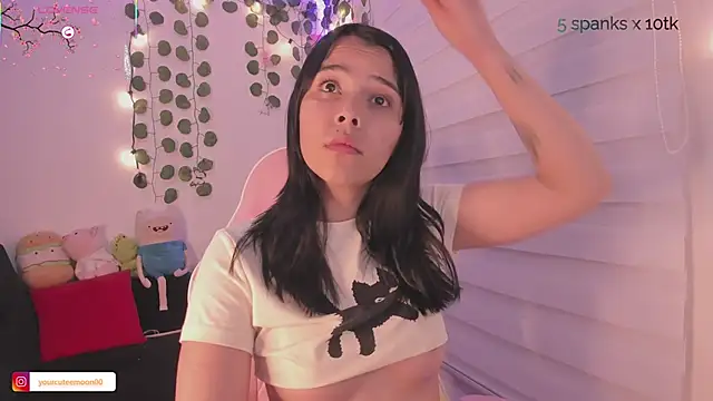 Snapshot of moonliiiight1 chatting on 11, 3, 2025 moonliiiight1 online show from 11, 3, 2025