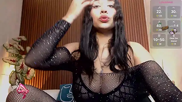 Snapshot of venuz_lee chatting on 13, 11, 2025 venuz lee online show from 13, 11, 2025