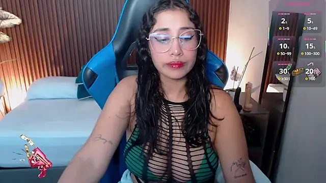 Snapshot of venuz_lee chatting on 14, 11, 2025 venuz lee online show from 14, 11, 2025