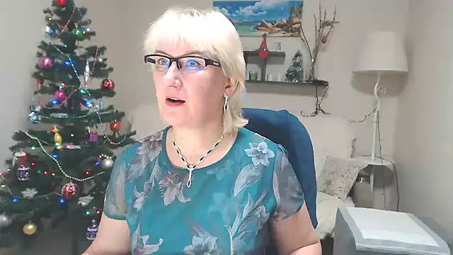 Snapshot of FleurMays chatting on 20, 12, 2024 FleurMays online show from 20, 12, 2024