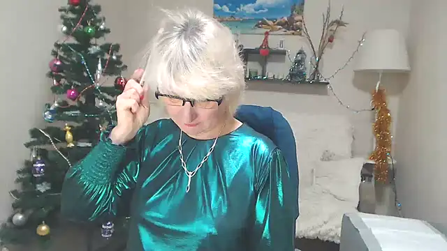 Snapshot of FleurMays chatting on 8, 1, 2025 FleurMays online show from 8, 1, 2025