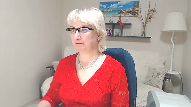 Snapshot of FleurMays chatting on 4, 2, 2025 FleurMays online show from 4, 2, 2025