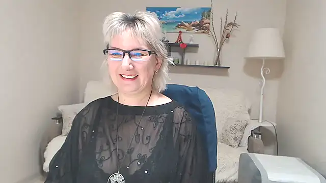 Snapshot of FleurMays chatting on 12, 2, 2025 FleurMays online show from 12, 2, 2025