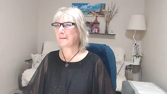 Snapshot of FleurMays chatting on 4, 10, 2025 FleurMays online show from 4, 10, 2025