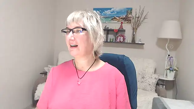 Snapshot of FleurMays chatting on 11, 10, 2025 FleurMays online show from 11, 10, 2025