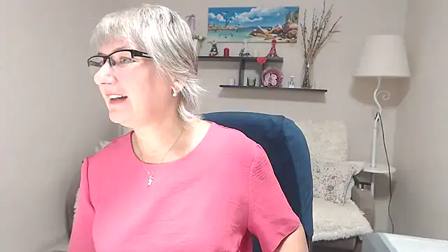 Snapshot of FleurMays chatting on 20, 10, 2025 FleurMays online show from 20, 10, 2025