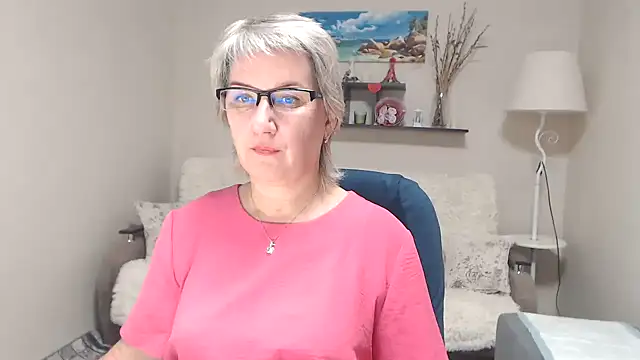 Snapshot of FleurMays chatting on 26, 10, 2025 FleurMays online show from 26, 10, 2025