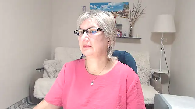 Snapshot of FleurMays chatting on 29, 10, 2025 FleurMays online show from 29, 10, 2025