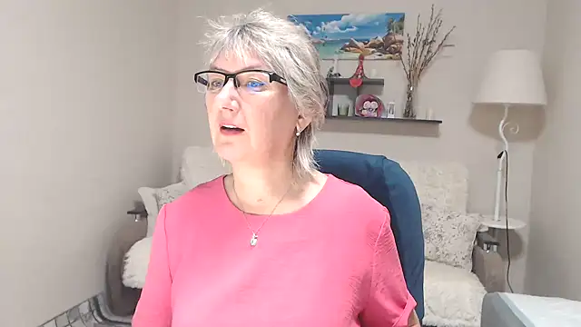 Snapshot of FleurMays chatting on 2, 11, 2025 FleurMays online show from 2, 11, 2025