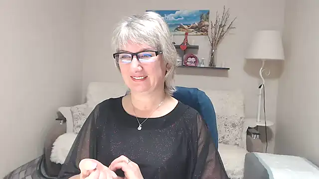 Snapshot of FleurMays chatting on 7, 11, 2025 FleurMays online show from 7, 11, 2025