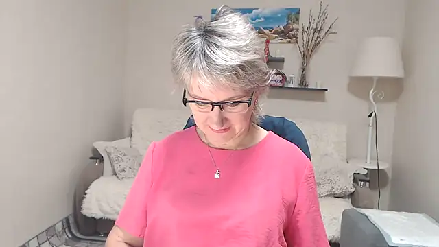 Snapshot of FleurMays chatting on 16, 11, 2025 FleurMays online show from 16, 11, 2025