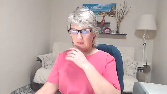 Snapshot of FleurMays chatting on 21, 11, 2025 FleurMays online show from 21, 11, 2025