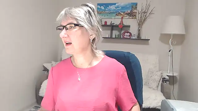 Snapshot of FleurMays chatting on 24, 11, 2025 FleurMays online show from 24, 11, 2025