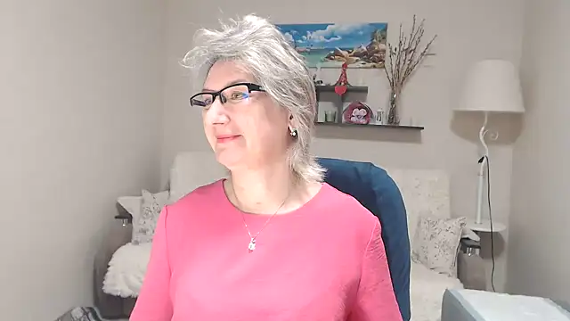 Snapshot of FleurMays chatting on 25, 11, 2025 FleurMays online show from 25, 11, 2025