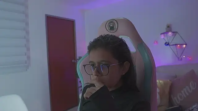 Snapshot of megan_ssmith_ chatting on 12, 11, 2025 megan ssmith online show from 12, 11, 2025