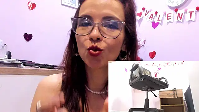 Milenahot 69  online show from 5, 2, 2025