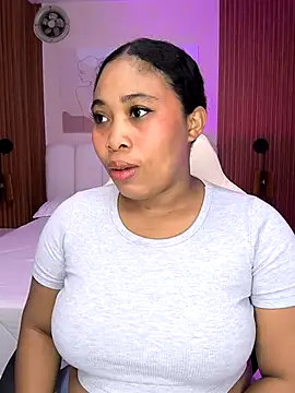 Snapshot of Leah_Sweetie chatting on 22, 10, 2025 Leah Sweetie online show from 22, 10, 2025