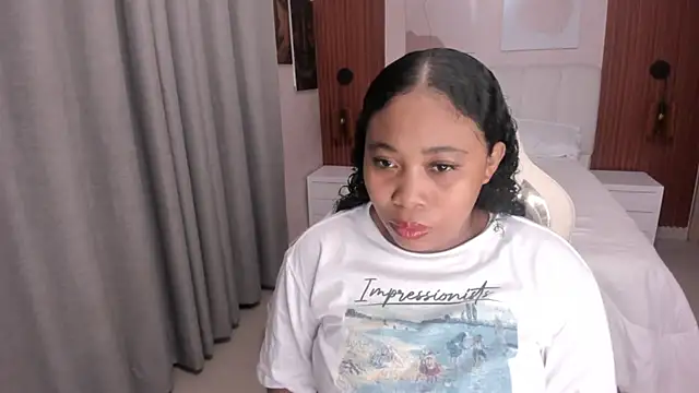 Snapshot of Leah_Sweetie chatting on 10, 11, 2025 Leah Sweetie online show from 10, 11, 2025