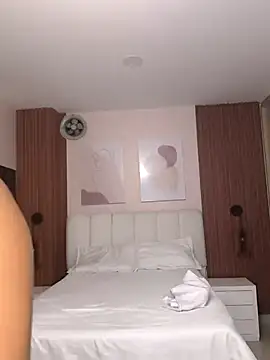 Snapshot of Leah_Sweetie chatting on 19, 11, 2025 Leah Sweetie online show from 19, 11, 2025