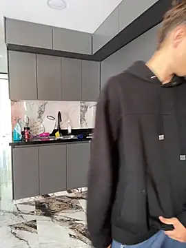 Snapshot of oliver_Lz chatting on 9, 10, 2025 oliver Lz online show from 9, 10, 2025