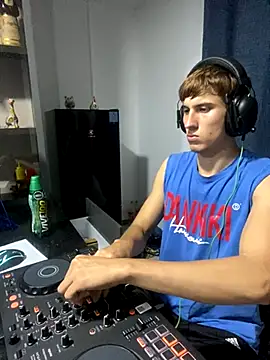 Snapshot of oliver_Lz chatting on 16, 10, 2025 oliver Lz online show from 16, 10, 2025