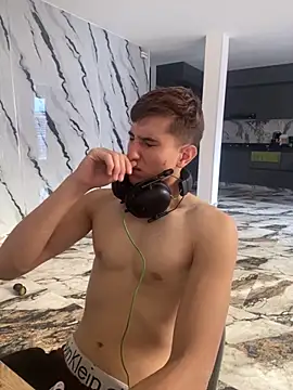 Snapshot of oliver_Lz chatting on 2, 11, 2025 oliver Lz online show from 2, 11, 2025