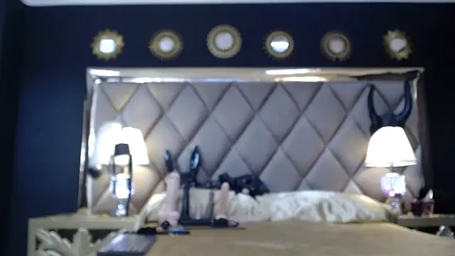 EvaBellucci  online show from 4, 1, 2025