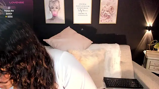 Snapshot of Keisha_west chatting on 4, 2, 2025 Keisha west online show from 4, 2, 2025