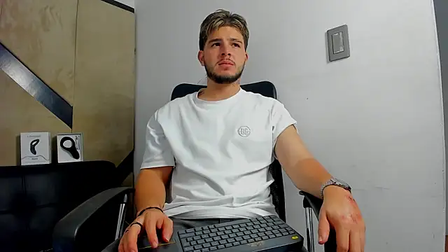 danielclarton1 online show from 9, 9, 2025