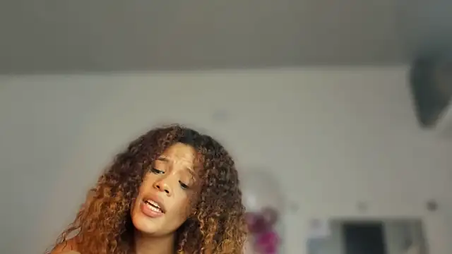 Snapshot of ateneawilliams chatting on 12, 3, 2025 ateneawilliams online show from 12, 3, 2025