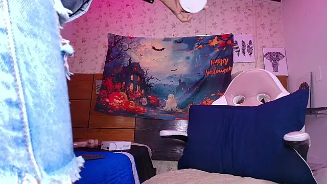 Snapshot of aisha_sh chatting on 13, 10, 2025 aisha sh online show from 13, 10, 2025