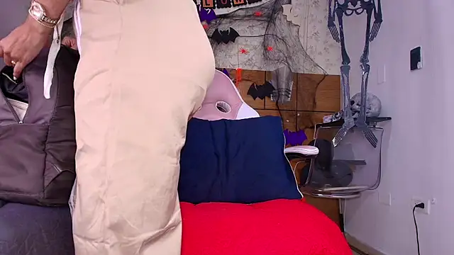 Snapshot of aisha_sh chatting on 17, 10, 2025 aisha sh online show from 17, 10, 2025